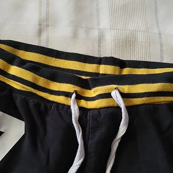 Harry Potter Hogwarts Alumni Joggers - Picture 10 of 14